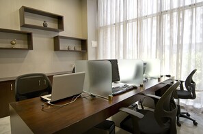 Business center - Copthorne Downtown by Millennium (Abu Dhabi)