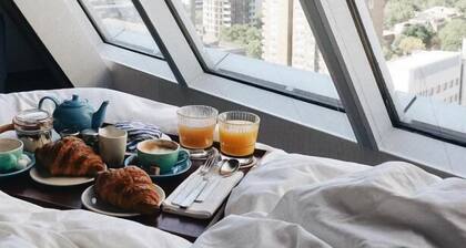 Montcalm East, Autograph Collection