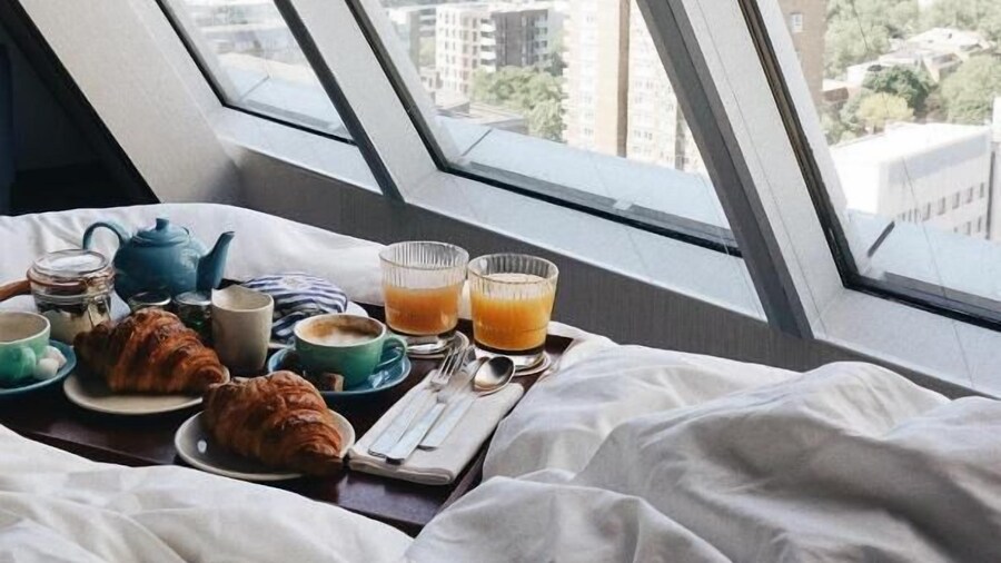 Montcalm East, Autograph Collection