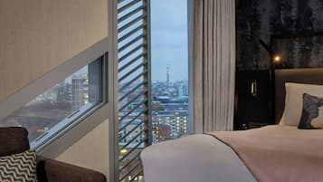 Phòng, 1 giường cỡ queen, không hút thuốc | 1 phòng ngủ, bộ đồ giường cao cấp, chăn bông, minibar