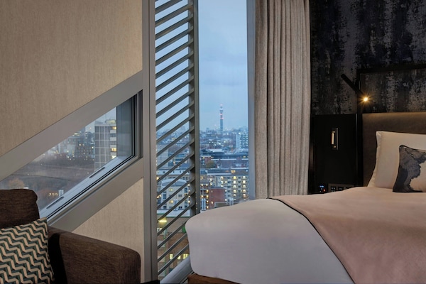 Værelse - 1 queensize-seng | 1 soveværelse, premium-sengetøj, dundyner, minibar