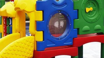 Área de juegos infantiles al aire libre