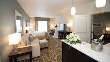 Suite, 1 King Bed, Mountain View | Desk, laptop workspace, blackout drapes, soundproofing