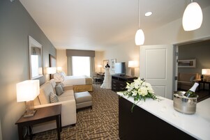 Suite, 1 King Bed, Mountain View | Desk, laptop workspace, blackout drapes, soundproofing