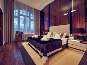 Premium bedding, minibar, in-room safe, desk