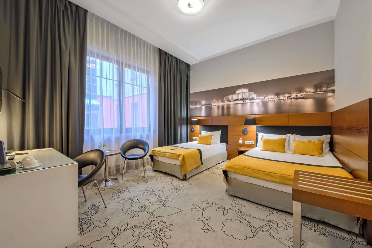 premium bedding, minibar, in-room safe, desk