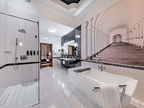 Ropa de cama de alta calidad y minibar 