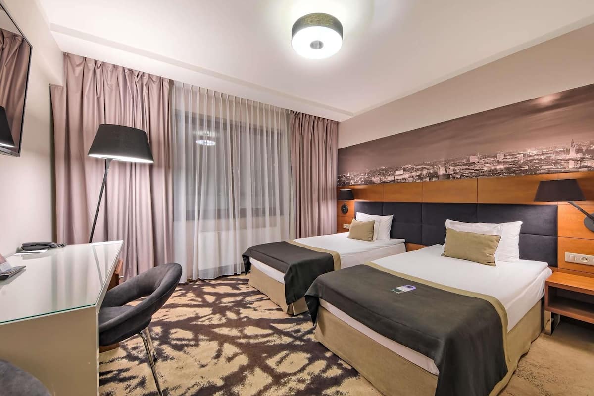Standard Twin Room, 2 Twin Beds | Premium bedding, minibar, in-room safe, desk