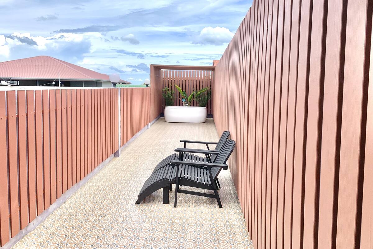 Moon Deck Double Room  | In-room safe, blackout drapes, bed sheets