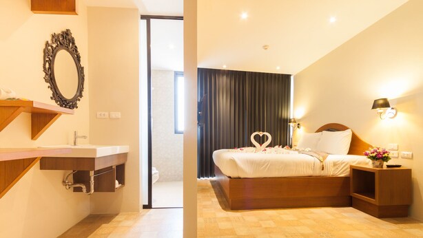 Deluxe Double Room | In-room safe, desk, blackout drapes, bed sheets - OYO 75324 At samui boutique hotel (Koh Samui)