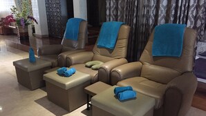Couples treatment rooms, sauna, hot tub, steam room, body treatments - OYO 75324 At samui boutique hotel (Koh Samui)