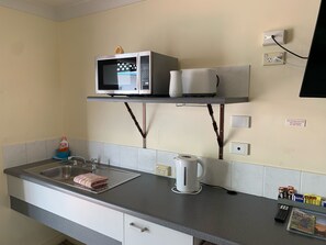 家庭房 | 私人厨房 | 大冰箱、微波炉、电热水壶、烤面包机