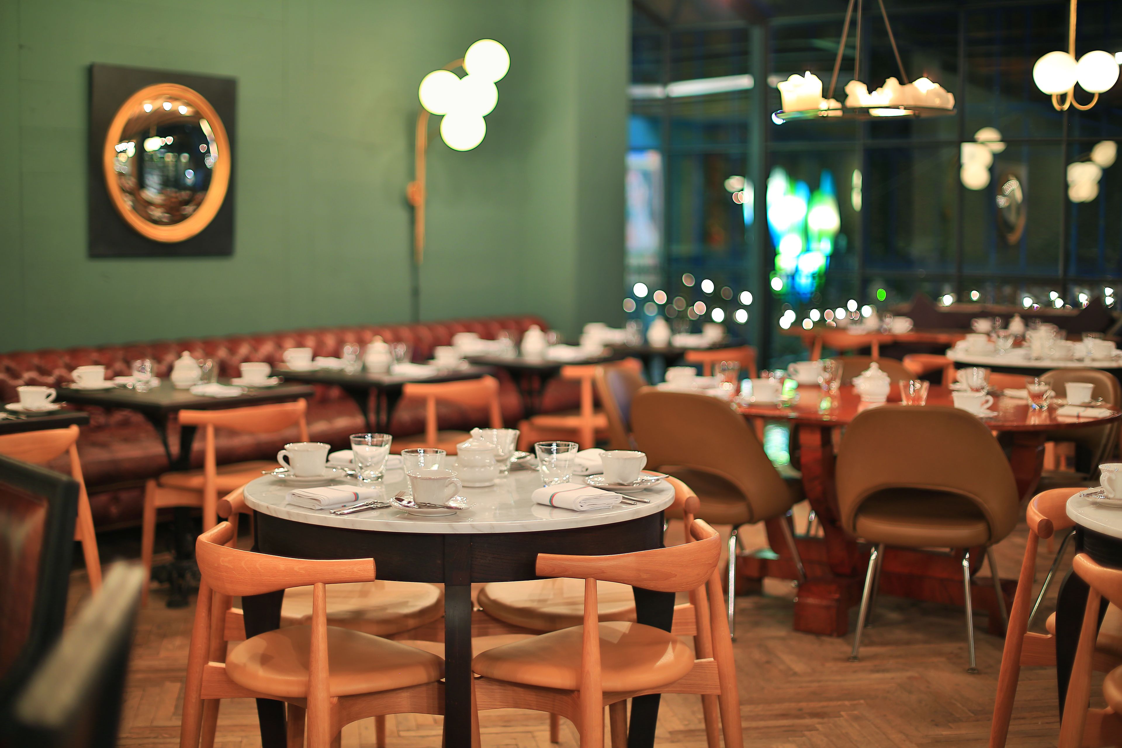 Frühstück, Mittagessen, Abendessen, moderne, europäische Küche 