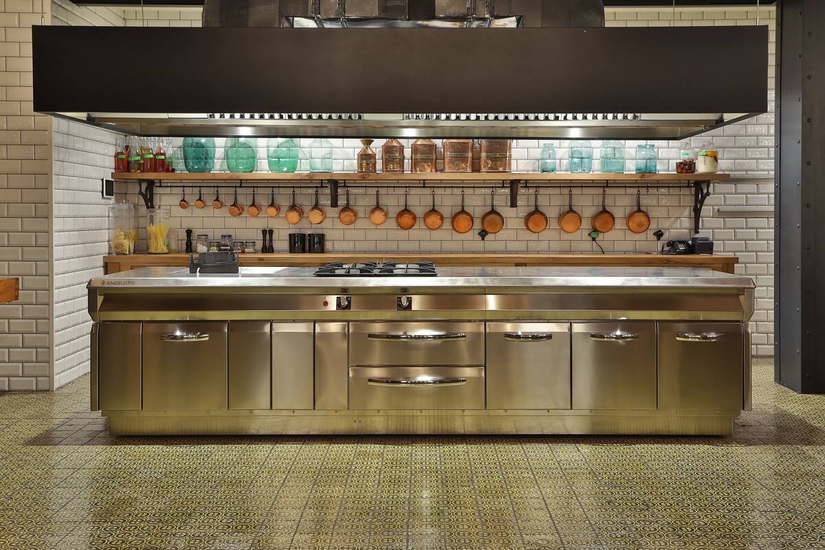 daily buffet breakfast (gel 80 per person)