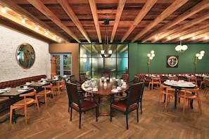 5 restaurants, breakfast, lunch, dinner served; Modern European cuisine