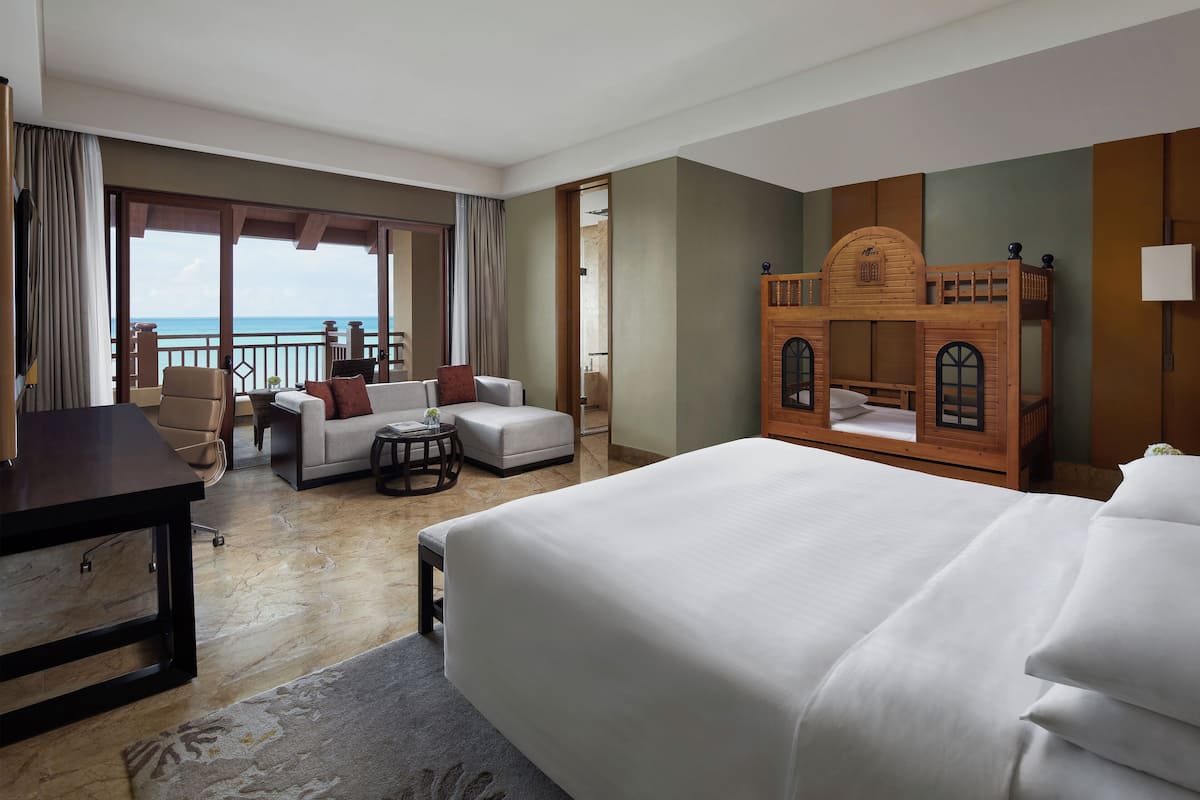 Club Room, 1 King Bed, Balcony, Ocean View | 1 bedroom, pillowtop beds, minibar, in-room safe