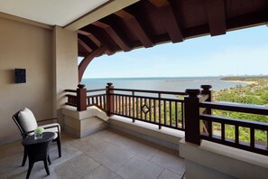 Club Suite, 1 Bedroom, Ocean View | Pillowtop beds, minibar, in-room safe, desk