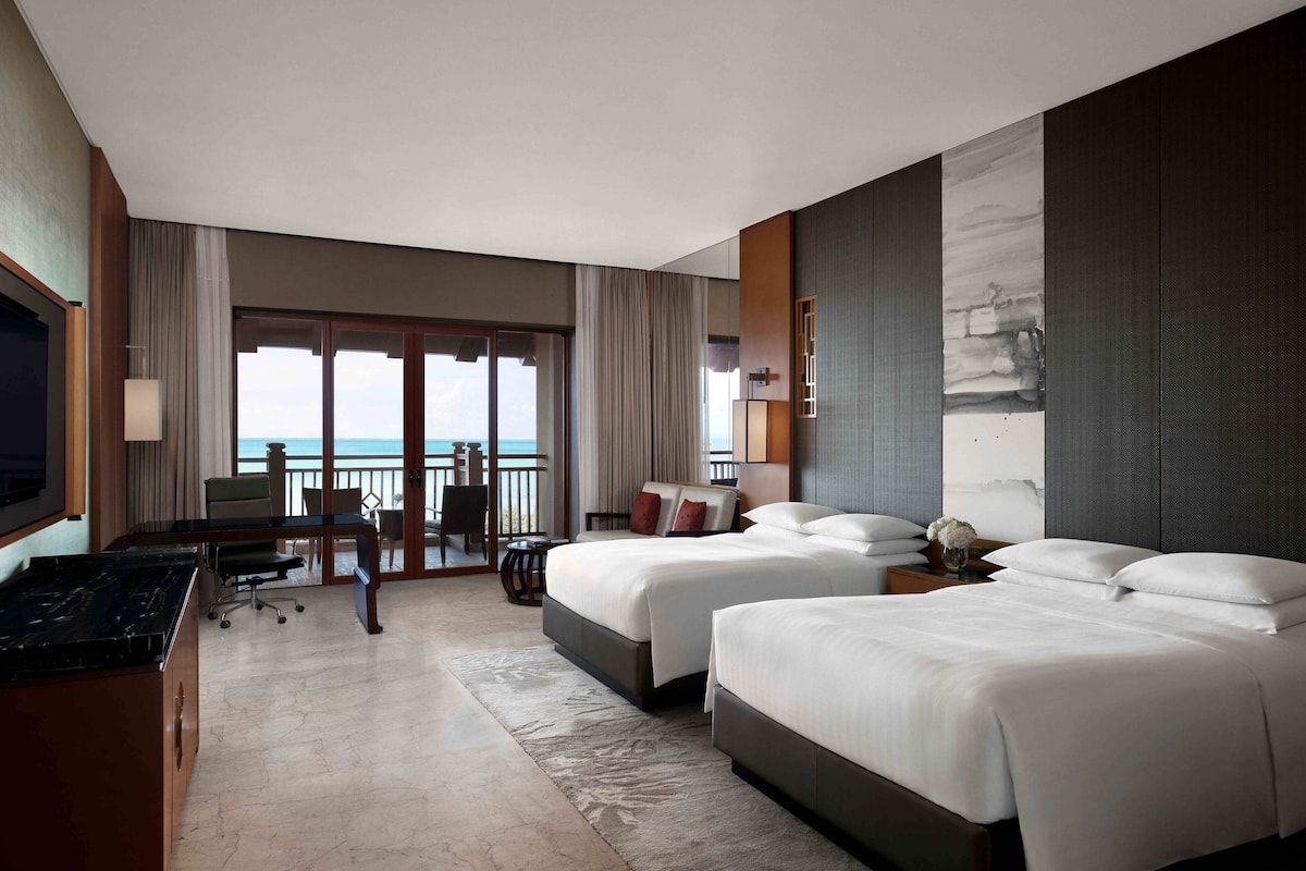 Phòng Executive, 2 giường đôi | Nệm có lớp đệm bông, minibar, két bảo mật tại phòng, bàn 