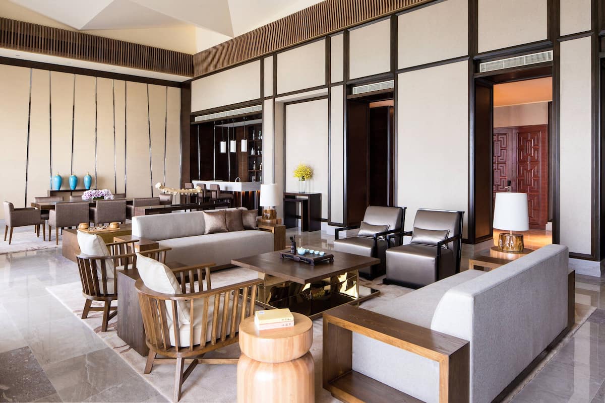 Phòng Suite Presidential, 1 giường cỡ king, quang cảnh biển | Phòng khách | TV LED 52-inch có truyền hình cáp, đầu đĩa DVD 