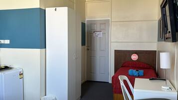 Individually furnished, iron/ironing board, free WiFi, bed sheets