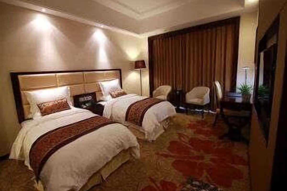 Minibar, odada kasa, masa, ütü/ütü masası