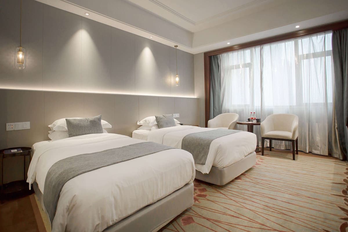 Minibar, in-room safe, desk, iron/ironing board