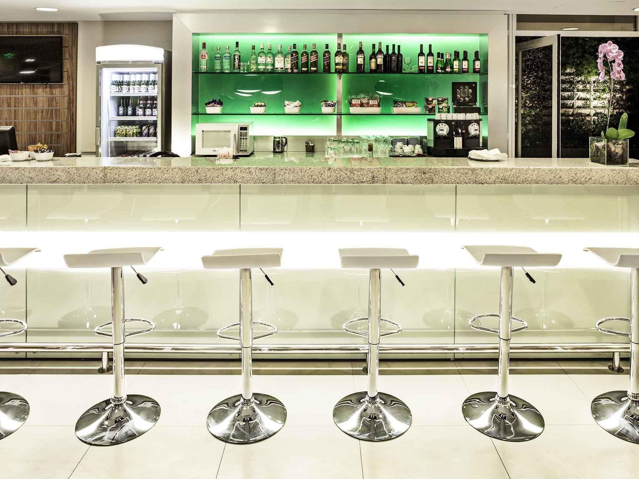 Bar (en el alojamiento)