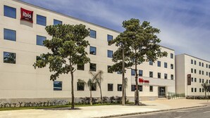A modern hotel building with multiple windows and a prominent 'ibis' sign. - Ibis Rio de Janeiro Parque Olimpico (Rio de Janeiro)