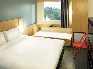 客房內保險箱、書桌、遮光布/窗簾、隔音