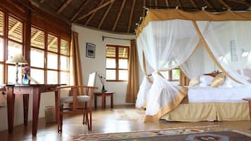 Premium bedding, desk, free cots/infant beds, rollaway beds