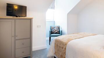 Two Bedroom Apartment (Sofa Bed) | Premium-sengetøj, pengeskab på værelset