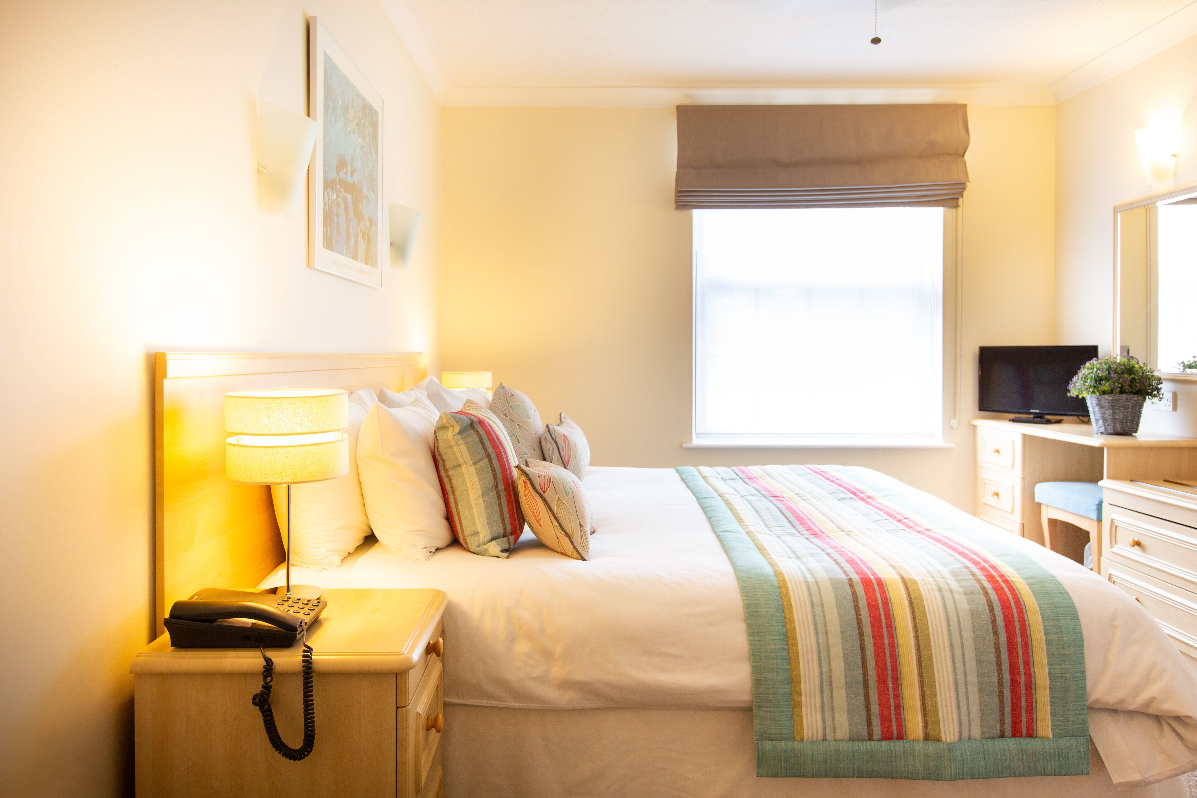 Premium bedding, in-room safe, laptop workspace, blackout drapes