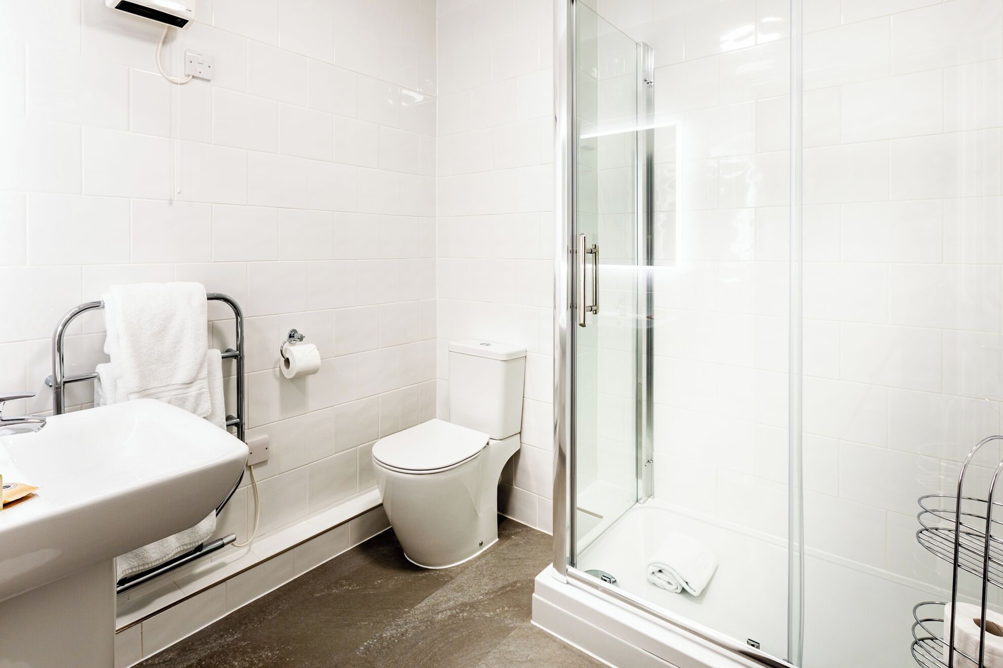 Studio Apartment | Bathroom