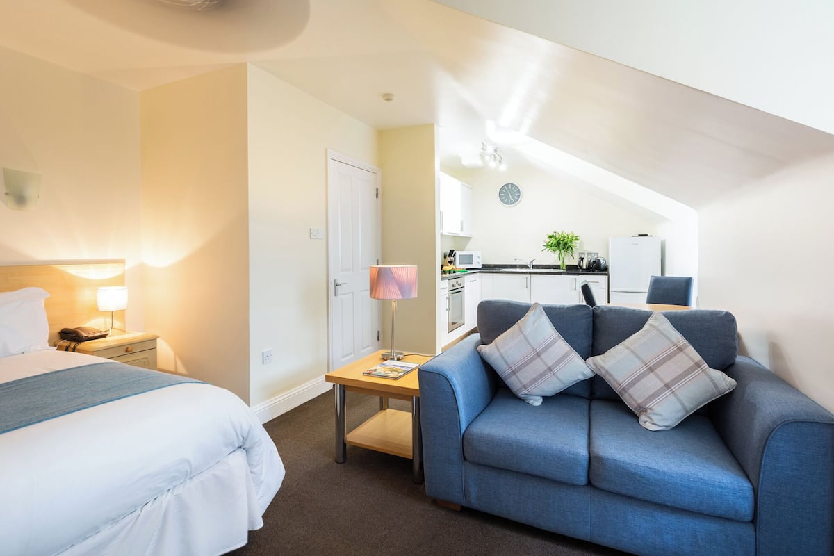 Studio Apartment | Premium bedding, in-room safe, laptop workspace, blackout drapes