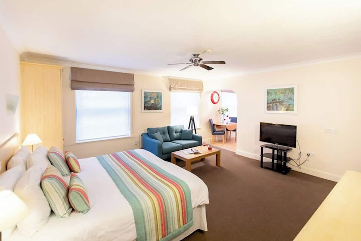 Studio Apartment - Double or Twin | Premium bedding, in-room safe, laptop workspace, blackout drapes