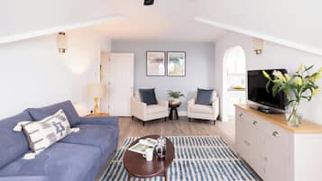 Premium bedding, in-room safe, laptop workspace, blackout curtains