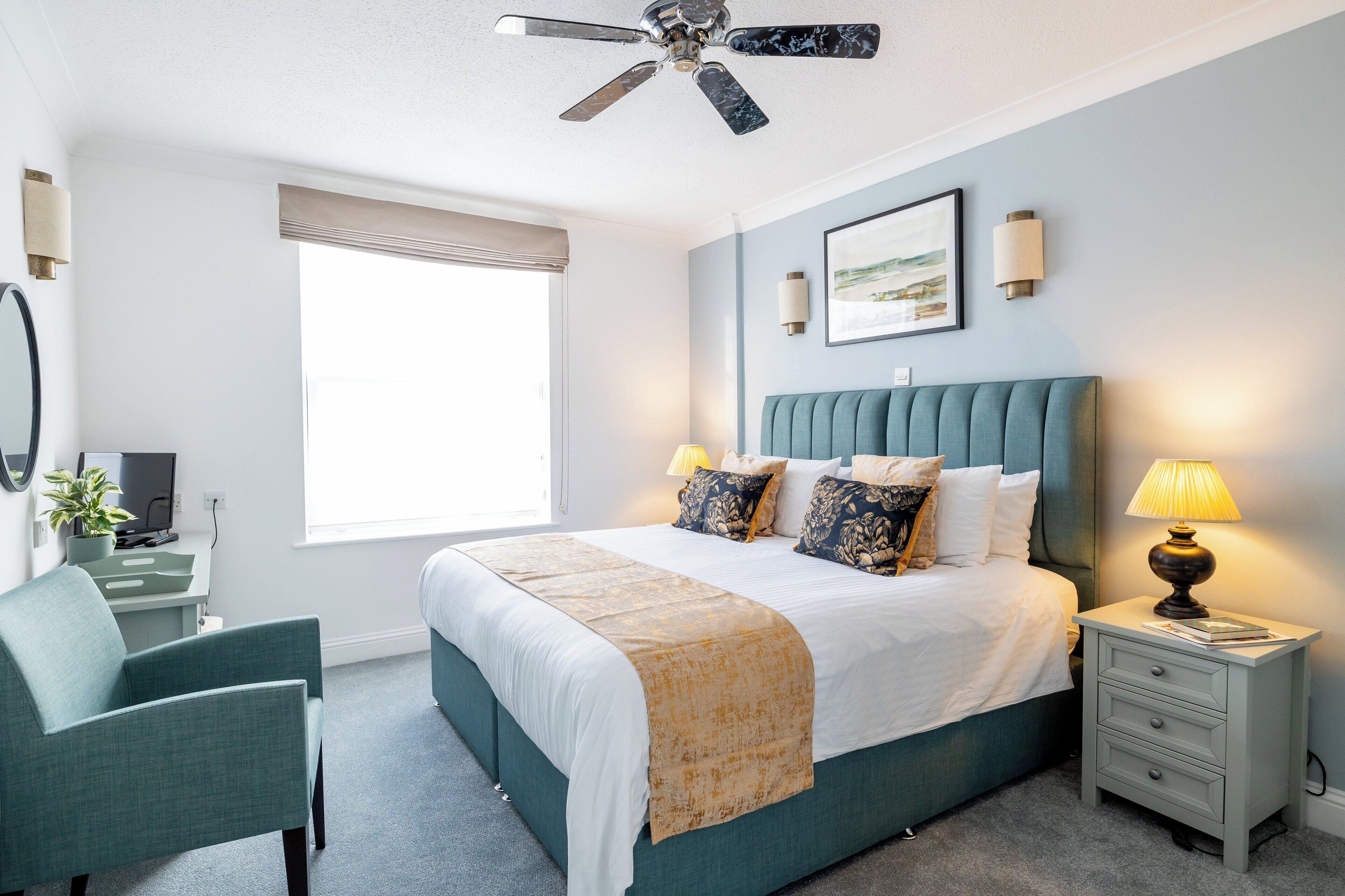 Hochwertige Bettwaren, Zimmersafe, laptopgeeigneter Arbeitsplatz