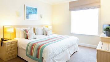 Premium bedding, in-room safe, laptop workspace, blackout drapes