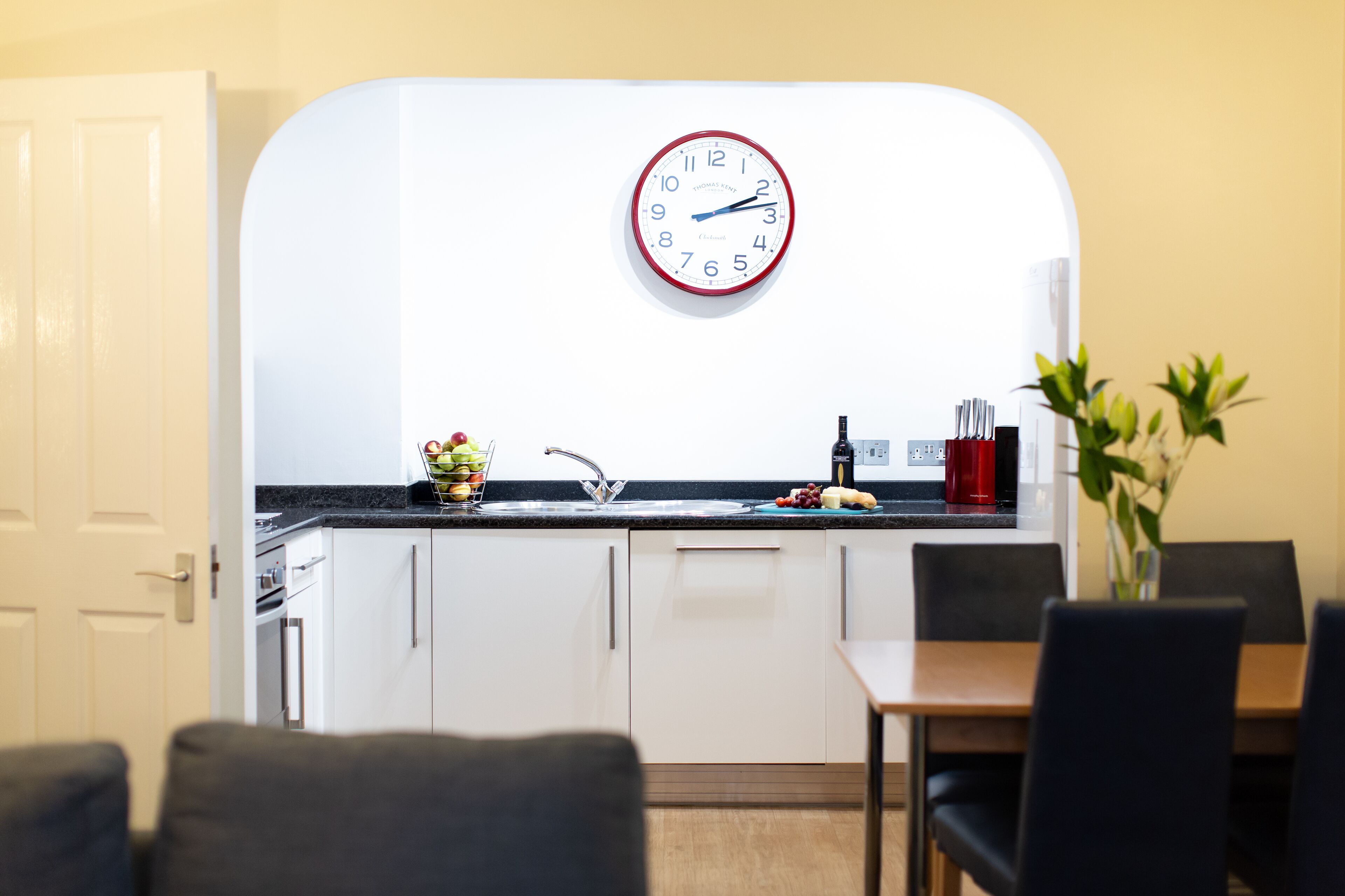 Two Bedroom Apartment | Eigene Küche | Großer Kühlschrank, Mikrowelle, Ofen, Herdplatte