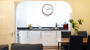 Two Bedroom Apartment | Eigene Küche | Großer Kühlschrank, Mikrowelle, Ofen, Herdplatte