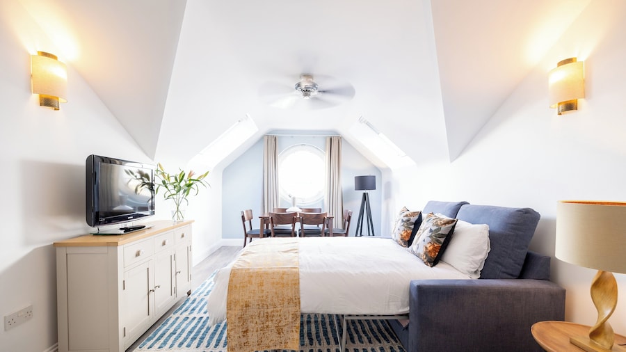 SACO Jersey Merlin House