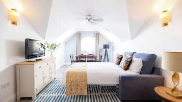 Two Bedroom Apartment (Sofa Bed) | Ropa de cama de alta calidad y caja fuerte