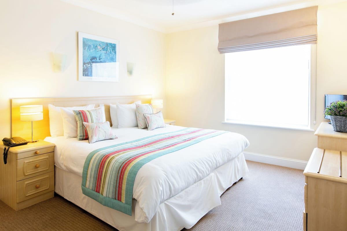 One Bedroom Apartment | Premium bedding, in-room safe, laptop workspace, blackout drapes
