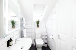 Bathroom - SACO Jersey Merlin House (St. Helier)