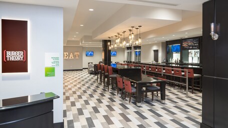 Holiday Inn Indianapolis Airport, an IHG Hotel - Image 8