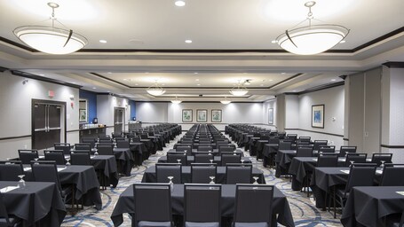 Holiday Inn Indianapolis Airport, an IHG Hotel - Image 35