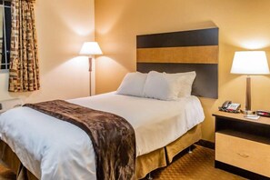 Premium bedding, pillowtop beds, blackout drapes, iron/ironing board - Welcome Suites Minot (Minot)