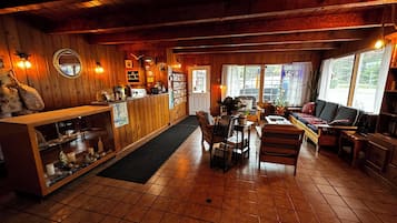 Área de estar no saguão