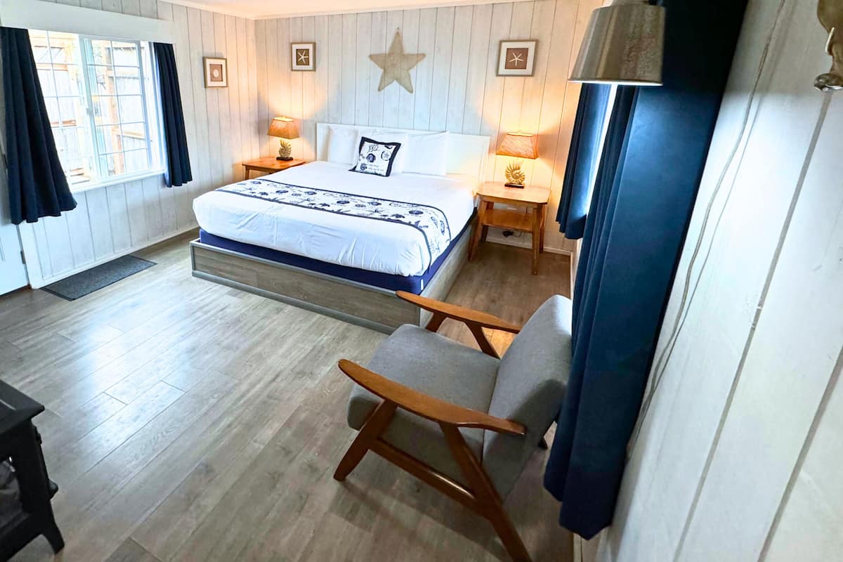 Standard Room, 1 King Bed, Mountain View, Ground Floor | Premium bedding, free WiFi, bed sheets