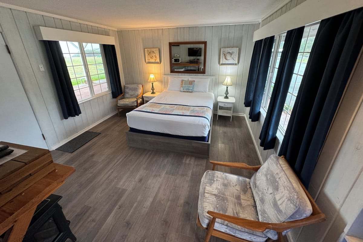 Queen Room Ocean View to Queen Room Oceanfront | Premium bedding, free WiFi, bed sheets